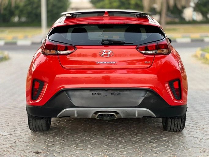 Подержанный Hyundai Veloster II, 2.0 л, 2020 в Шардже от Titanium Used Cars Красный цвет. GCC | AUTO.AE