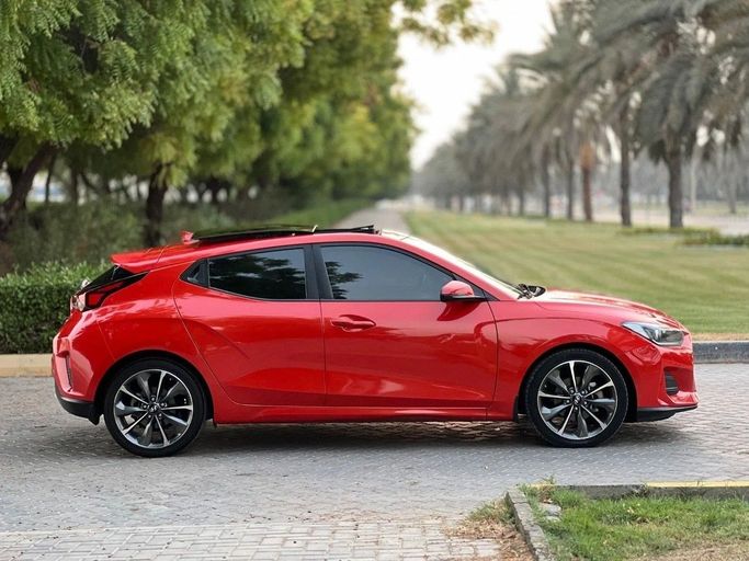 Подержанный Hyundai Veloster II, 2.0 л, 2020 в Шардже от Titanium Used Cars Красный цвет. GCC | AUTO.AE