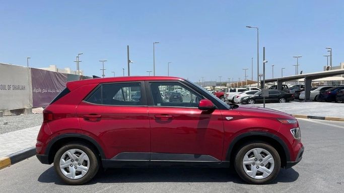 Подержанный Hyundai Venue I, 1.6 л, 2020 в Шардже от Halla Cars Красный цвет. Американская | AUTO.AE