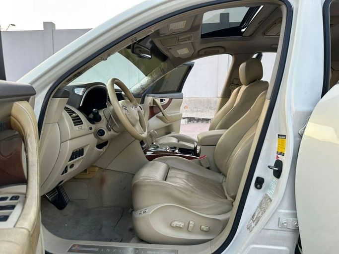 Used Infiniti FX II (S51), 5.0 l, 2009 in Sharjah by Laqtah Used Cars, White color. GCC Specs | AUTO.AE