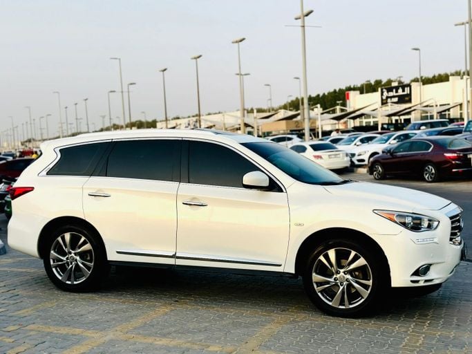 Подержанный Infiniti JX, 3.5 л, 2013 в Шардже от Kandy Cars Белый цвет. GCC | AUTO.AE