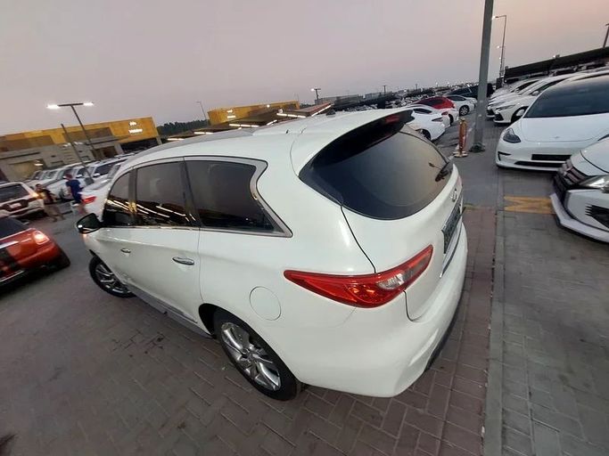 Подержанный Infiniti JX, 3.5 л, 2013 в Шардже от Al Aqsa Used Cars Белый цвет. GCC | AUTO.AE