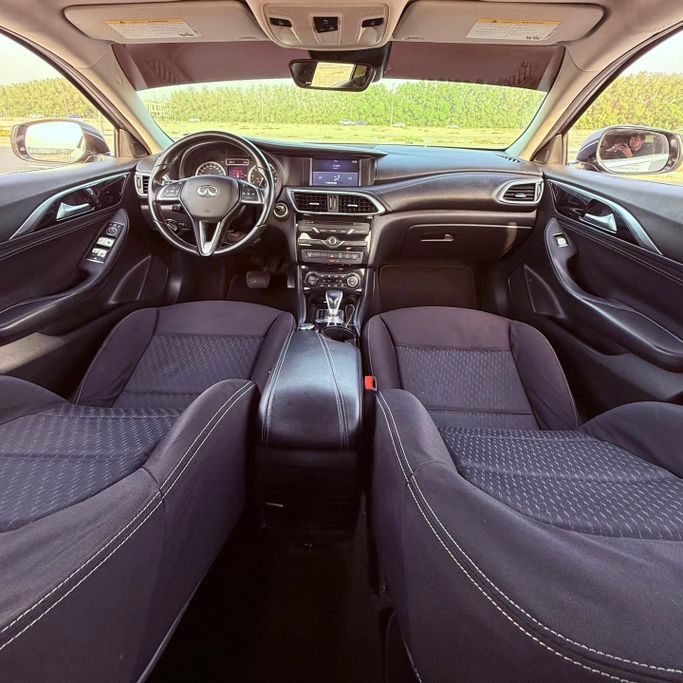 Подержанный Infiniti Q30, 1.6 л, 2019 в Шардже от Sarmad Cars Серый цвет. Other | AUTO.AE