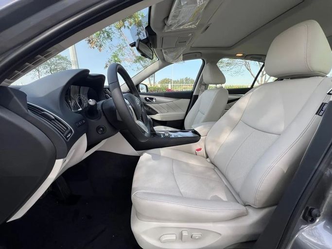 Подержанный Infiniti Q50 I Рестайлинг, 2.0 л, 2018 в Шардже от Abo Saif Белый цвет. GCC | AUTO.AE