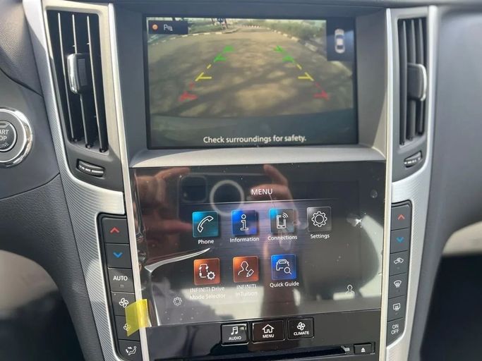 Подержанный Infiniti Q50 I Рестайлинг, 2.0 л, 2018 в Шардже от Abo Saif Белый цвет. GCC | AUTO.AE