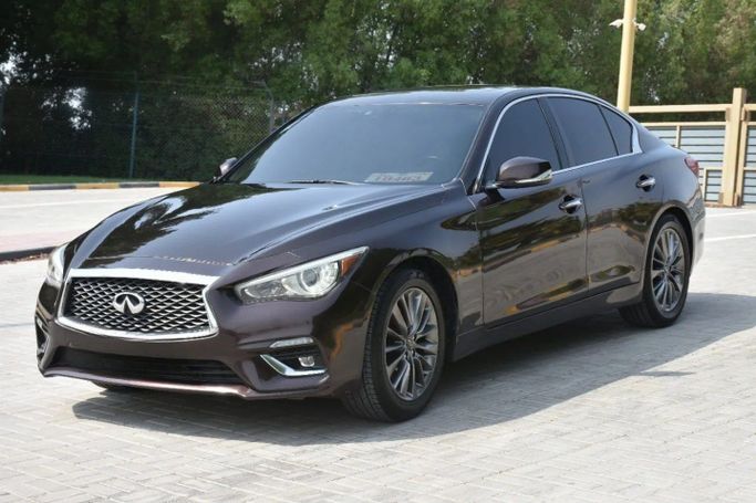 Подержанный Infiniti Q50 I Рестайлинг, 3.0 л, 2019 в Шардже от Alfaris Used Cars Коричневый цвет. Other | AUTO.AE