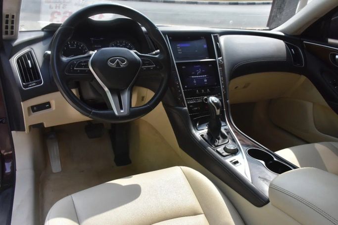 Подержанный Infiniti Q50 I Рестайлинг, 3.0 л, 2019 в Шардже от Alfaris Used Cars Коричневый цвет. Other | AUTO.AE