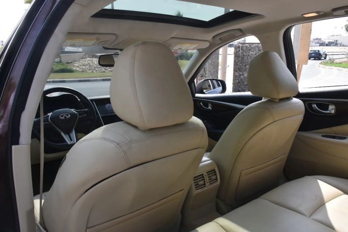 Подержанный Infiniti Q50 I Рестайлинг, 3.0 л, 2019 в Шардже от Alfaris Used Cars Коричневый цвет. Other | AUTO.AE
