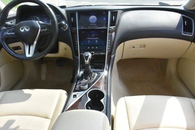 Подержанный Infiniti Q50 I Рестайлинг, 3.0 л, 2019 в Шардже от Alfaris Used Cars Коричневый цвет. Other | AUTO.AE