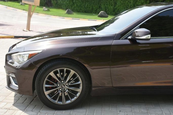 Подержанный Infiniti Q50 I Рестайлинг, 3.0 л, 2019 в Шардже от Alfaris Used Cars Коричневый цвет. Other | AUTO.AE