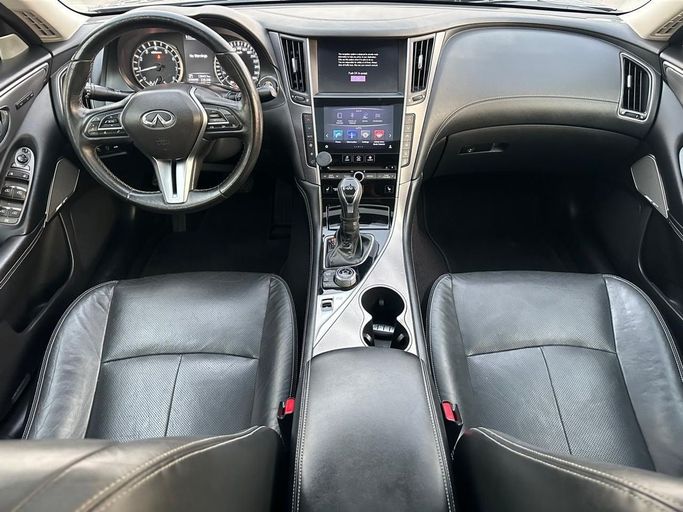 Подержанный Infiniti Q50 I Рестайлинг, 2.0 л, 2018 в Шардже от Al Hashal Used Cars Синий цвет. GCC | AUTO.AE