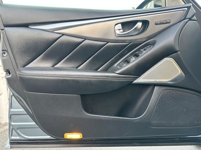 Подержанный Infiniti Q50 I Рестайлинг, 2.0 л, 2018 в Шардже от Al Hashal Used Cars Синий цвет. GCC | AUTO.AE