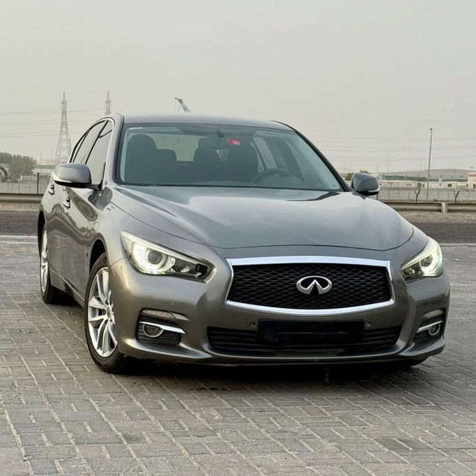 Подержанный Infiniti Q50 I, 3.7 л, 2016 в Шардже от Sarmad Cars Серый цвет. Other | AUTO.AE