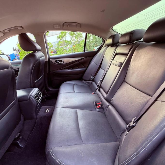 Подержанный Infiniti Q50 I, 3.7 л, 2016 в Шардже от Sarmad Cars Серый цвет. Other | AUTO.AE