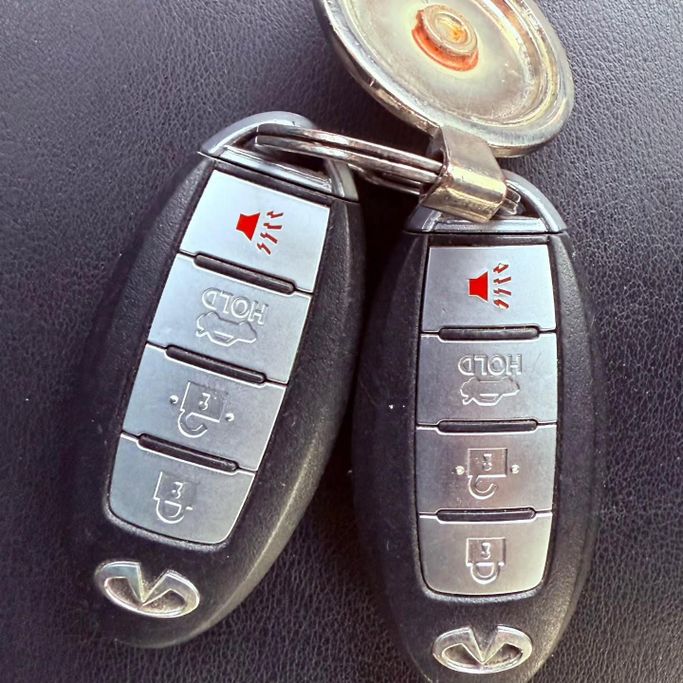 Подержанный Infiniti Q50 I, 3.7 л, 2016 в Шардже от Sarmad Cars Серый цвет. Other | AUTO.AE