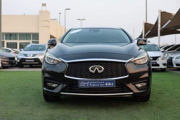 Подержанный Infiniti QX30, 2.0 л, 2019 в Шардже от OMC Used Cars Черный цвет. GCC | AUTO.AE