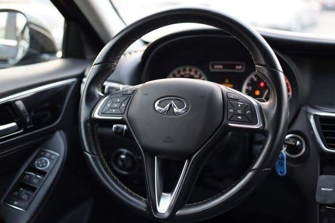 Подержанный Infiniti QX30, 2.0 л, 2019 в Шардже от OMC Used Cars Черный цвет. GCC | AUTO.AE