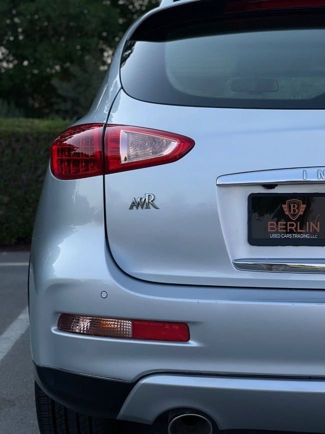 Подержанный Infiniti QX50 II, 2.0 л, 2017 в Шардже от Berlin Used Cars Серебристый цвет. GCC | AUTO.AE