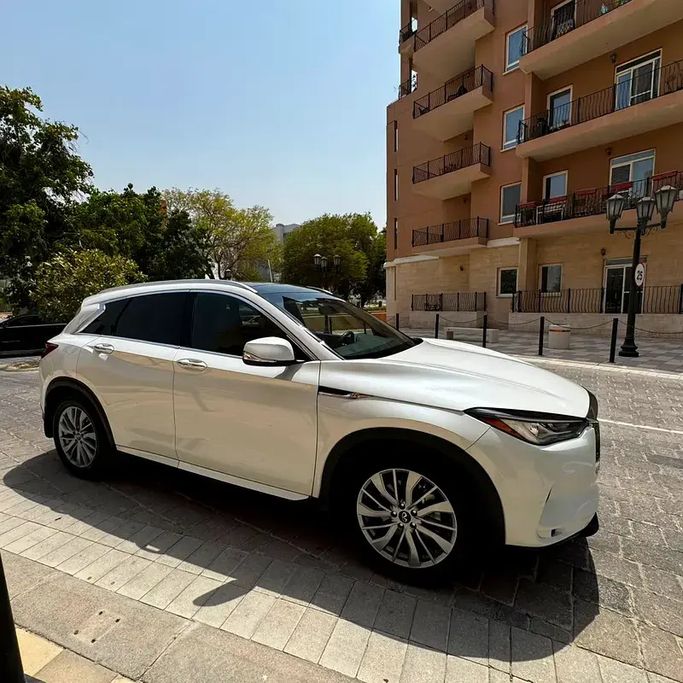 مستعملة Infiniti QX50 ثانياً, 2.0 l, 2023 في في الإمارات, الشارقة من Al Nukhba Al Malakyah Used Cars، اللون أبيض.  | AUTO.AE | إعلان #279505