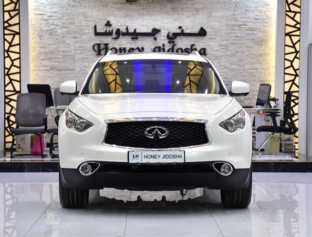 Used Infiniti QX70, 3.7 l, 2017 in Sharjah by Honey Gidosha Used Cars Tr., White color.  | AUTO.AE