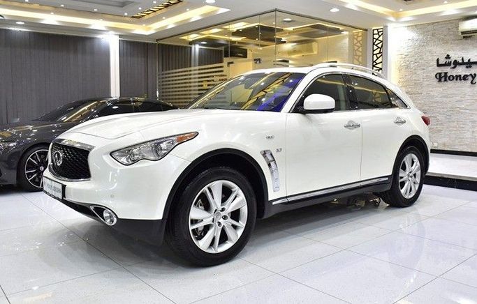 Used Infiniti QX70, 3.7 l, 2017 in Sharjah by Honey Gidosha Used Cars Tr., White color.  | AUTO.AE