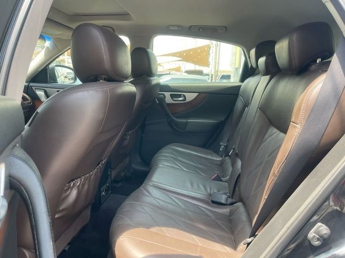 Подержанный Infiniti QX70, 3.7 л, 2014 в Шардже от Al Suraj Al Muneer Used Cars Черный цвет. GCC | AUTO.AE
