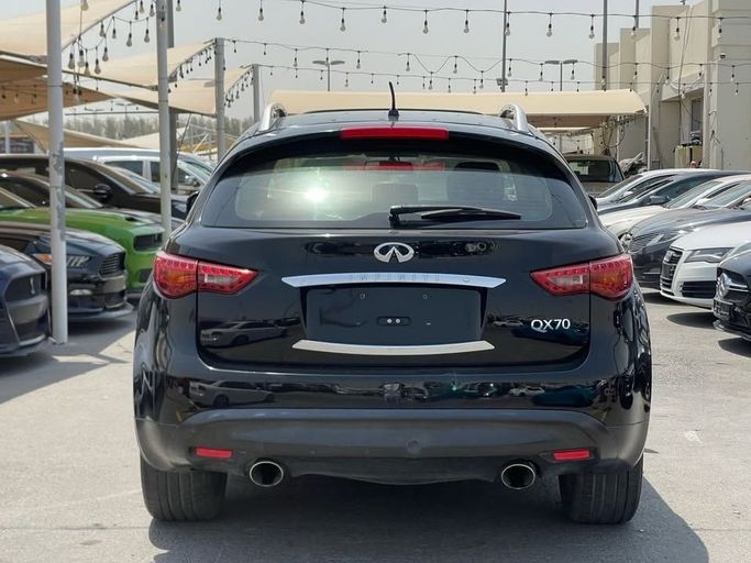 Подержанный Infiniti QX70, 3.7 л, 2014 в Шардже от Al Suraj Al Muneer Used Cars Черный цвет. GCC | AUTO.AE