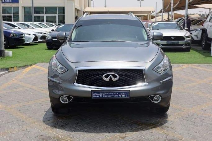 Подержанный Infiniti QX70, 3.7 л, 2019 в Шардже от OMC Used Cars Серый цвет. GCC | AUTO.AE