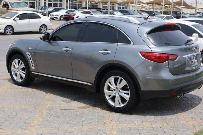 Подержанный Infiniti QX70, 3.7 л, 2019 в Шардже от OMC Used Cars Серый цвет. GCC | AUTO.AE