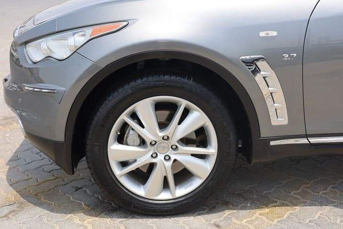 Подержанный Infiniti QX70, 3.7 л, 2019 в Шардже от OMC Used Cars Серый цвет. GCC | AUTO.AE