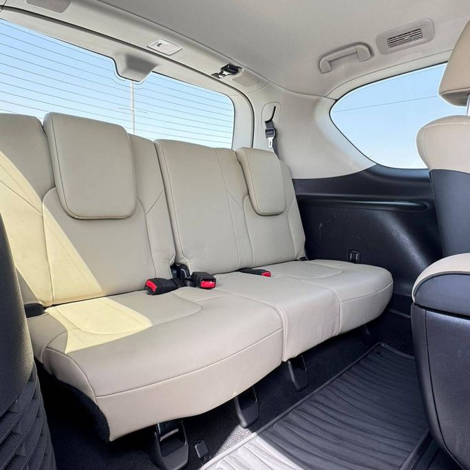 Подержанный Infiniti QX80 I Рестайлинг 3, 5.6 л, 2024 в Шардже от Alfaris Used Cars Белый цвет. Other | AUTO.AE