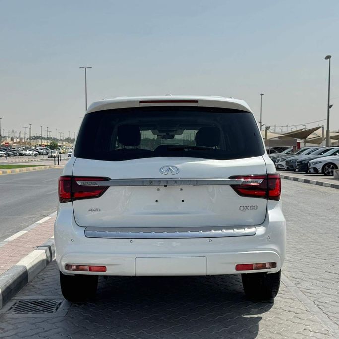 Подержанный Infiniti QX80 I Рестайлинг 3, 5.6 л, 2024 в Шардже от Alfaris Used Cars Белый цвет. Other | AUTO.AE
