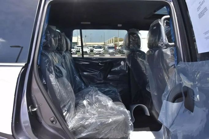 New Infiniti QX80 I Facelift 3, 5.6 l, 2023 in Sharjah by Alfaris Used Cars, Grey color. Other | AUTO.AE