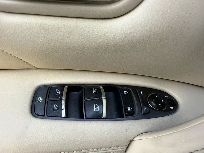 Подержанный Infiniti QX80 I Рестайлинг, 5.6 л, 2016 в Шардже от Hamsat Waad Серебристый цвет. GCC | AUTO.AE