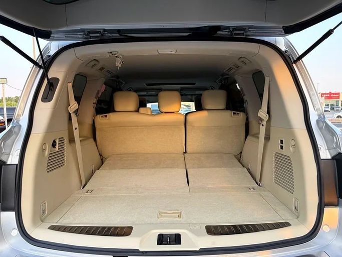 Подержанный Infiniti QX80 I Рестайлинг, 5.6 л, 2016 в Шардже от Hamsat Waad Серебристый цвет. GCC | AUTO.AE