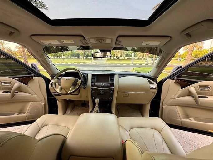 Подержанный Infiniti QX80 I Рестайлинг, 5.6 л, 2014 в Шардже от Taj Al Impratoor Used Cars Черный цвет. GCC | AUTO.AE