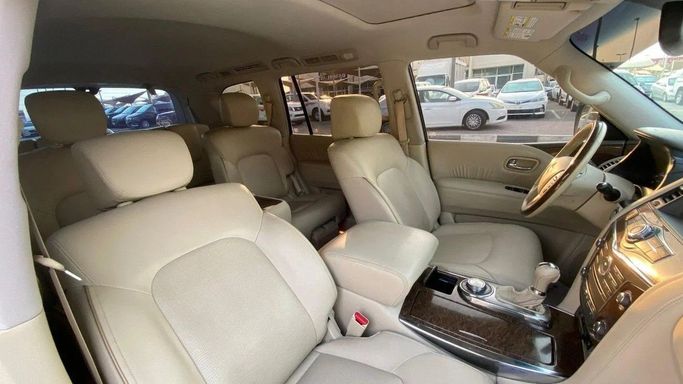 Подержанный Infiniti QX80 I Рестайлинг, 5.6 л, 2016 в Шардже от Halla Cars Серый цвет. Американская | AUTO.AE