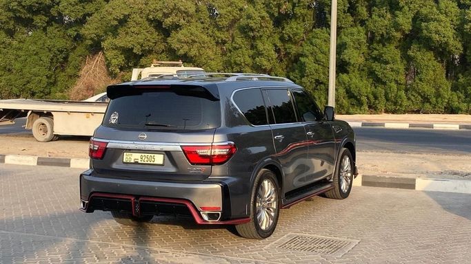 Подержанный Infiniti QX80 I Рестайлинг, 5.6 л, 2016 в Шардже от Halla Cars Серый цвет. Американская | AUTO.AE