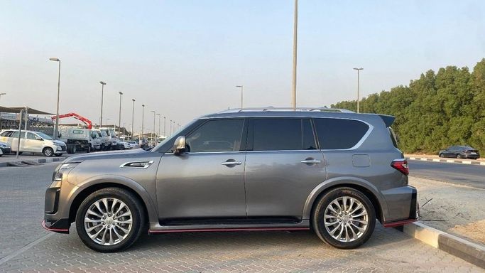 Подержанный Infiniti QX80 I Рестайлинг, 5.6 л, 2016 в Шардже от Halla Cars Серый цвет. Американская | AUTO.AE
