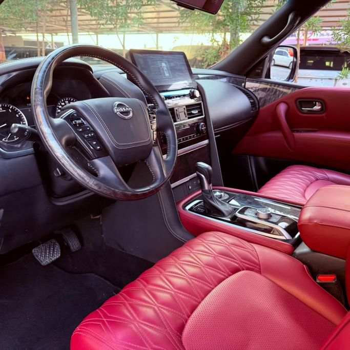 Подержанный Infiniti QX80 I Рестайлинг, 5.6 л, 2015 в Шардже от Sarmad Cars Черный цвет. Other | AUTO.AE