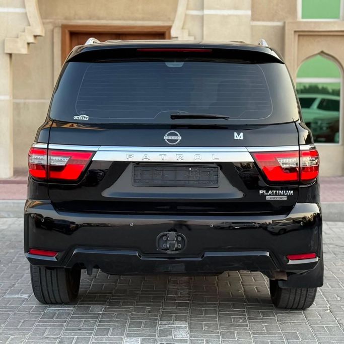 Подержанный Infiniti QX80 I Рестайлинг, 5.6 л, 2015 в Шардже от Sarmad Cars Черный цвет. Other | AUTO.AE