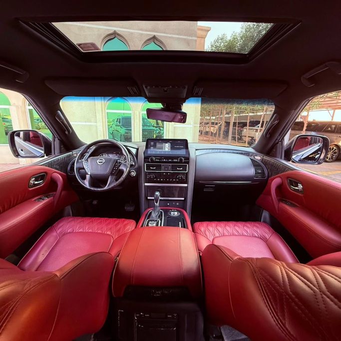 Подержанный Infiniti QX80 I Рестайлинг, 5.6 л, 2015 в Шардже от Sarmad Cars Черный цвет. Other | AUTO.AE