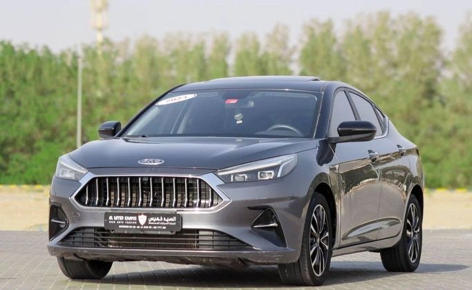 Подержанный JAC J7 I, 1.5 л, 2023 в Шардже от Al Sayed Khamis Used Auto Trading Серый цвет. GCC | AUTO.AE