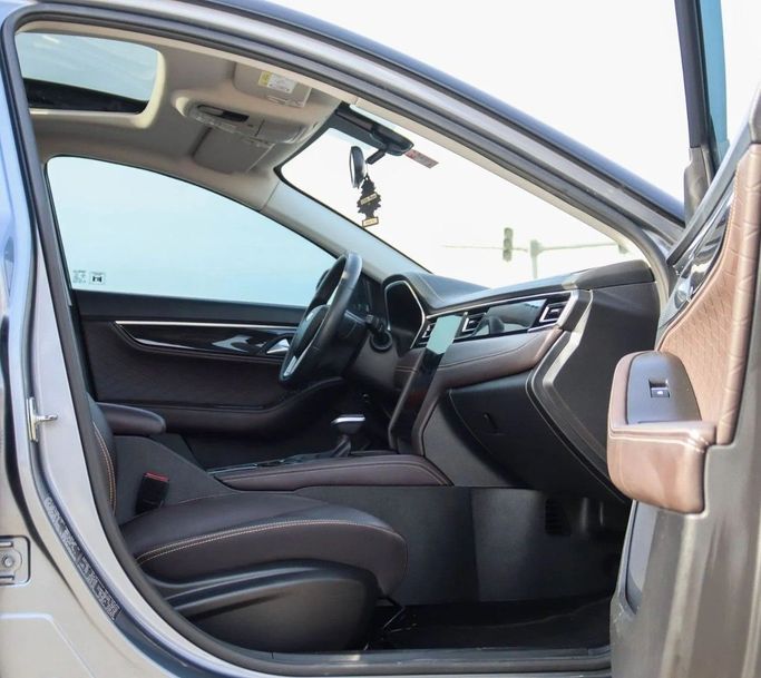 Подержанный JAC J7 I, 1.5 л, 2023 в Шардже от Al Sayed Khamis Used Auto Trading Серый цвет. GCC | AUTO.AE