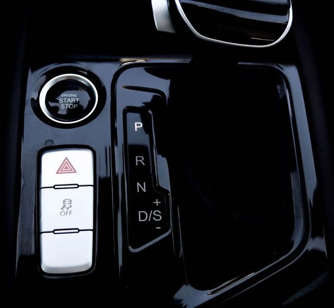 Подержанный JAC J7 I, 1.5 л, 2023 в Шардже от Al Sayed Khamis Used Auto Trading Серый цвет. GCC | AUTO.AE