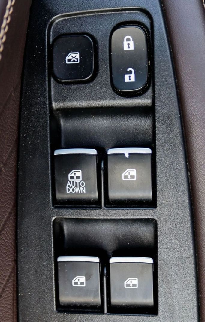 Подержанный JAC J7 I, 1.5 л, 2023 в Шардже от Al Sayed Khamis Used Auto Trading Серый цвет. GCC | AUTO.AE