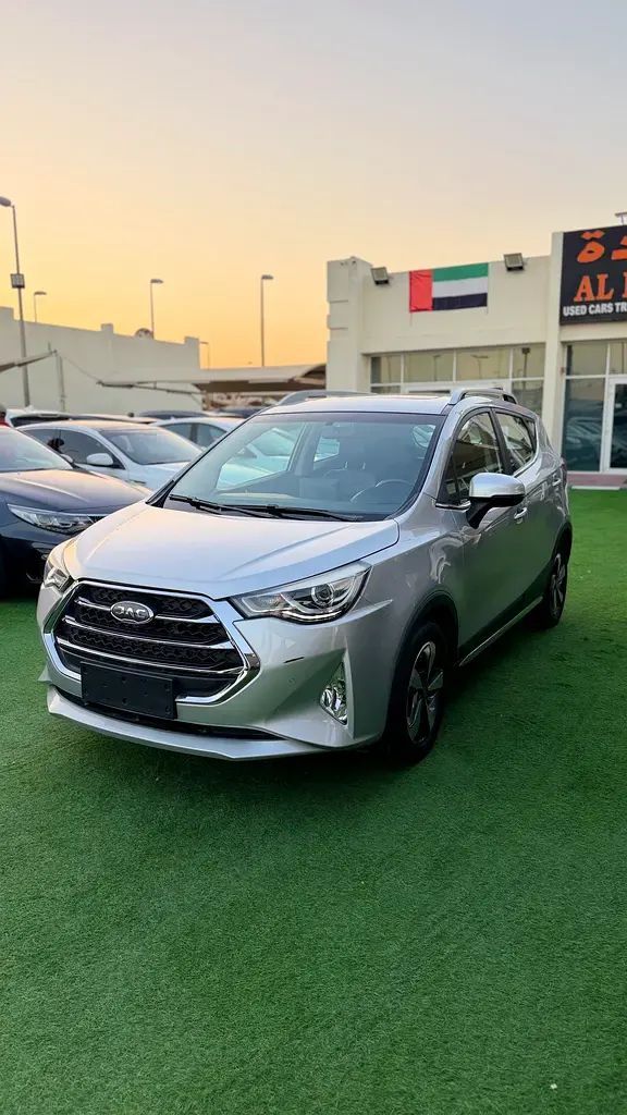 Подержанный JAC S3 I, 1.5 л, 2023 в Шардже от AL KARADAH USED CARS TRADING Серебристый цвет. GCC | AUTO.AE