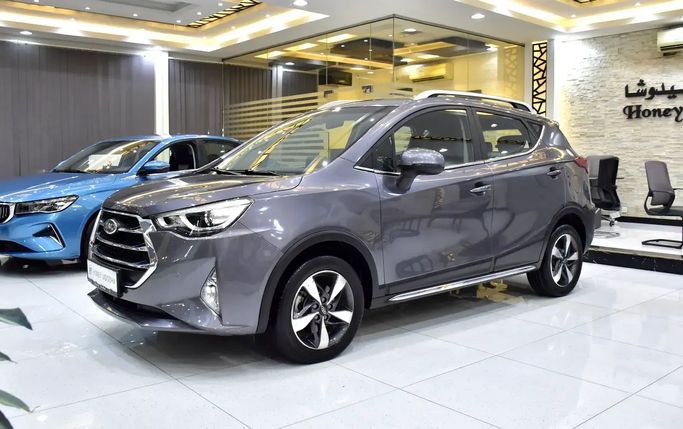 مستعملة JAC S3 I, 1.6 l, 2023 في في الشارقة من Honey Jidosha Used Cars Tr.، اللون رمادي. مواصفات الخليج | AUTO.AE | إعلان #273179