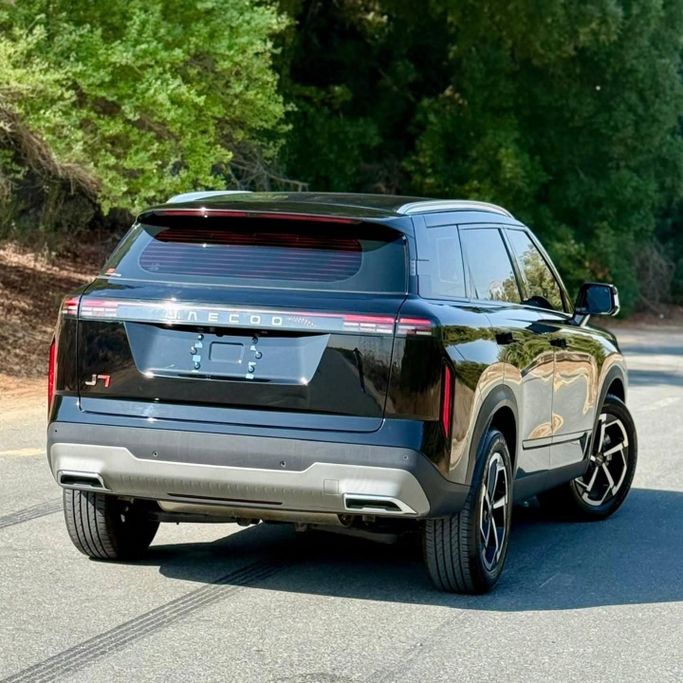 Подержанный Jaecoo J7, 1.6 л, 2025 в Шардже от Sarmad Cars Черный цвет. Other | AUTO.AE