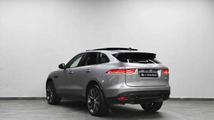 Подержанный Jaguar F-Pace I Рестайлинг, 2.0 л, 2020 в Шардже от Al Qassem Cars Trading Серебристый цвет. Канадская | AUTO.AE